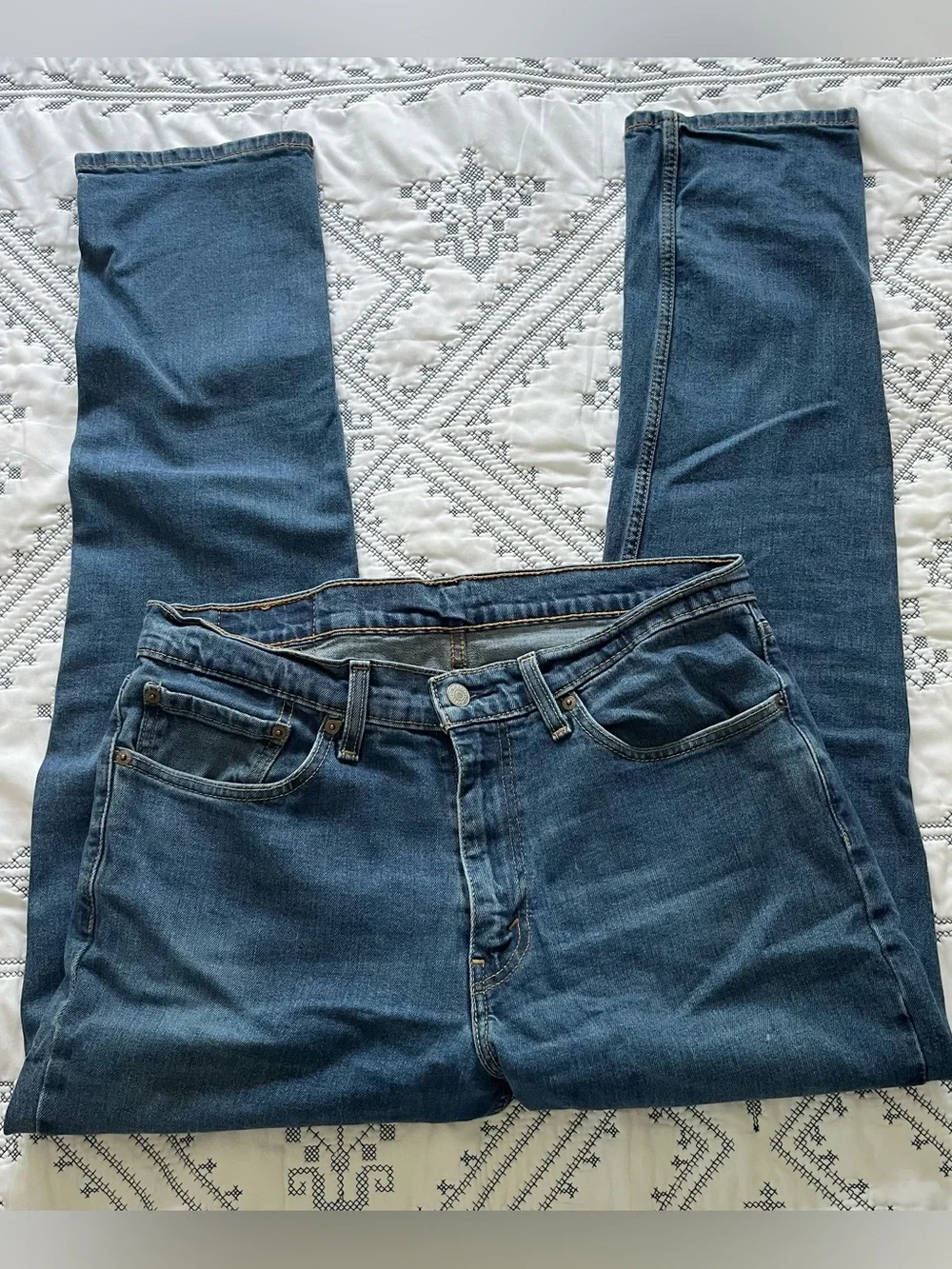 Levi's 514 Men's Straight Fit Jeans 34x32 Medium Wash Blue Denim 5-Pocket